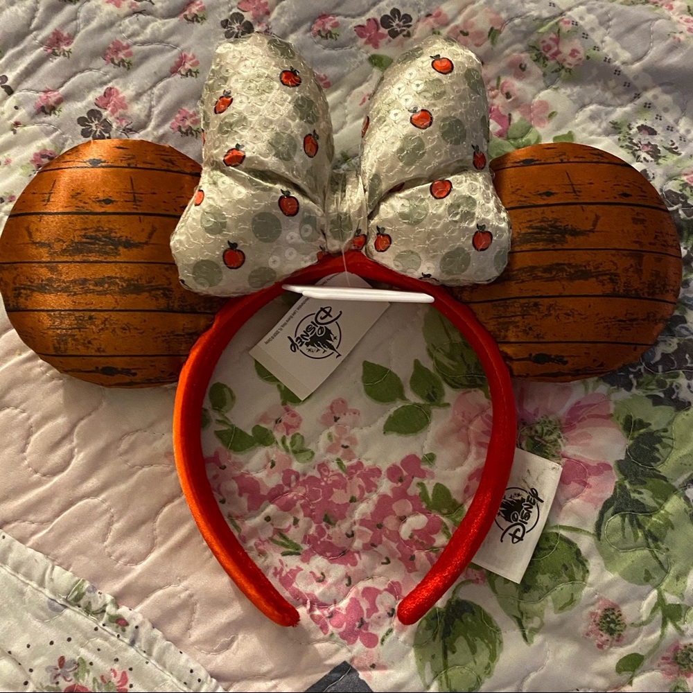 Wdw Epcot food and wine Minnie Mouse ears new! 🍎